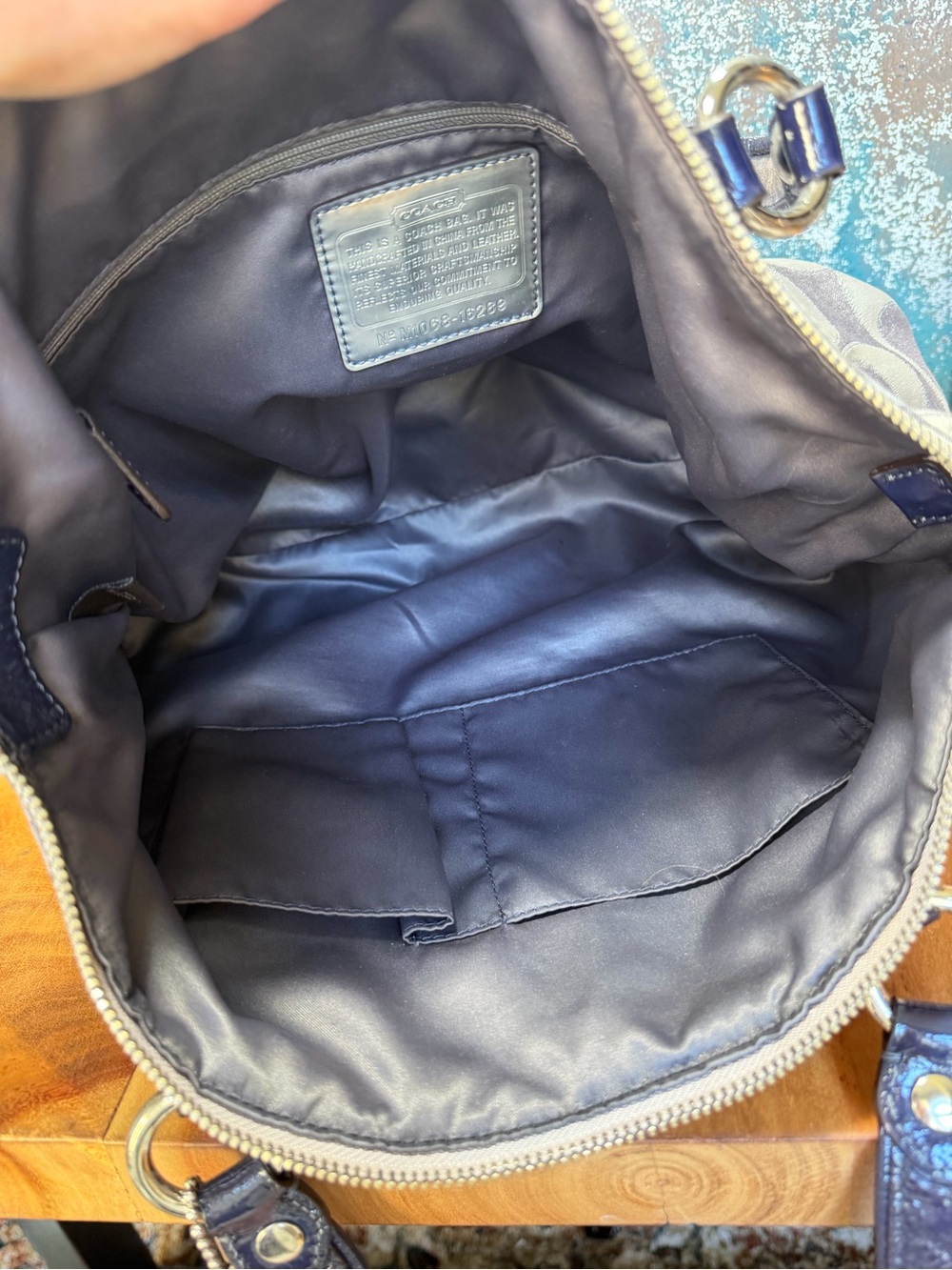 Coach Y2K Glam 2010 Poppy Op Art Tote Gray Silver Navy Patent Leather Fair - Picture 7 of 15